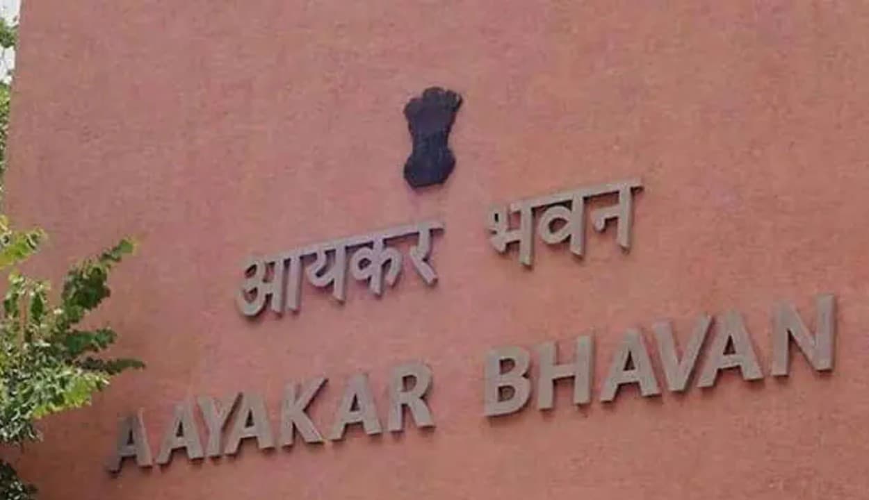 Jharkhand News: आयकर विभाग की छापेमारी जारी, हवाला के पैसों का संबंध राजनीति से जुड़े होने के सबूत