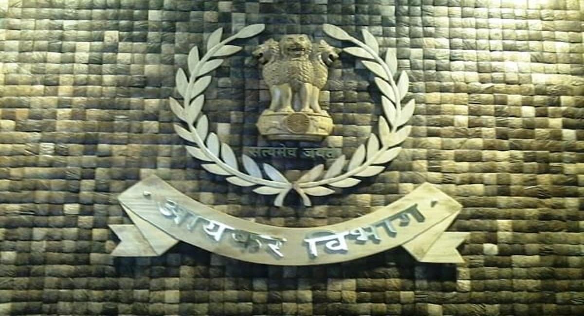 गुजरात के हीरा कारोबारी के 23 ठिकानों पर आयकर का छापा, 500 करोड़ रुपये से अधिक की हेराफेरी का खुलासा