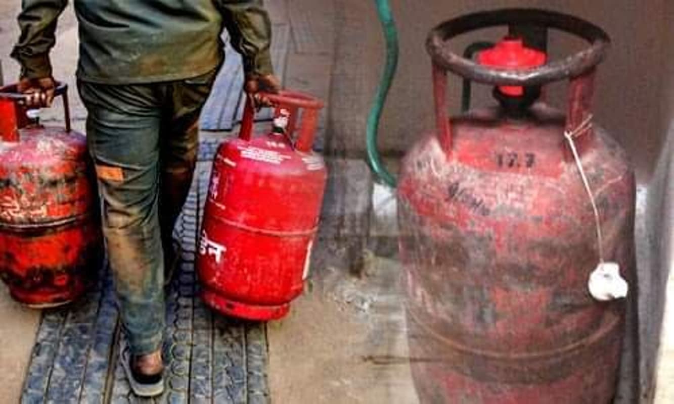 New Petrol Diesel price, LPG Gas Price: नहीं बढ़े पेट्रोल-डीजल के दाम, 15 दिनों में इतनी बढ़ गई रसोई गैस की कीमत