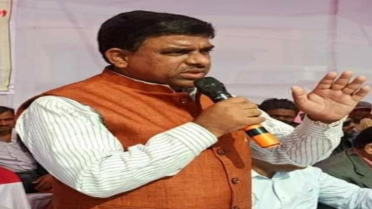 Jharkhand Budget 2021 : झारखंड विधानसभा में पेश हो रहा था बजट, अचानक भाजपा विधायक ने बजा दी सीटी