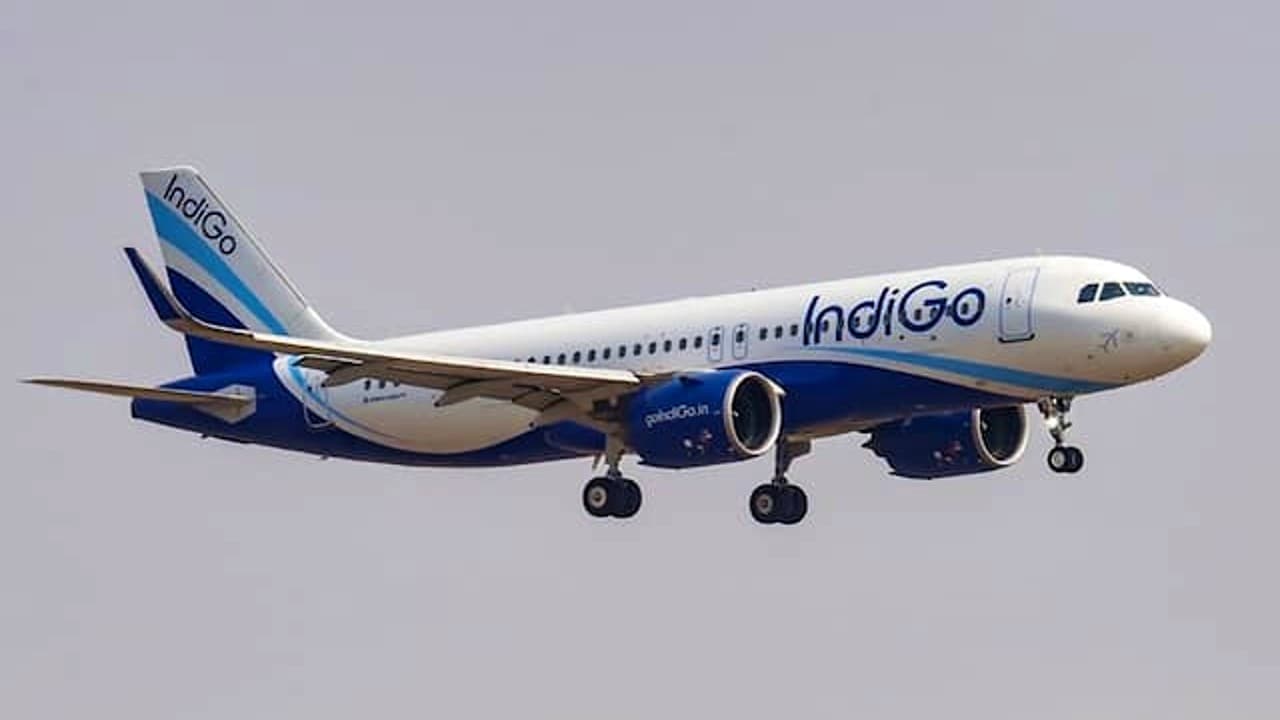 वेतन बढ़ोतरी को लेकर विमानन कंपनियों के सामने बड़ा संकट, बीमारी का बहाना बनाकर अवकाश पर हैं कर्मचारी