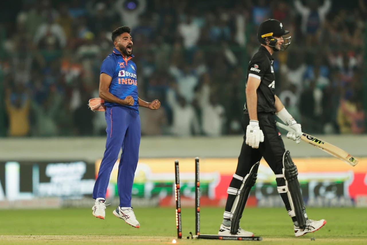 IND vs NZ: पहले वनडे में जीत के बाद भी टीम इंडिया को बड़ा झटका, आईसीसी ने लगाया जुर्माना