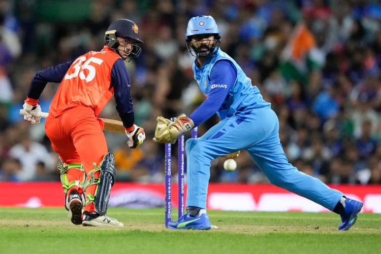 T20 World Cup: भारत और नीदरलैंड मैच के दौरान शख्स ने स्टेडियम में किया गर्लफ्रेंड को प्रपोज, देखें VIDEO