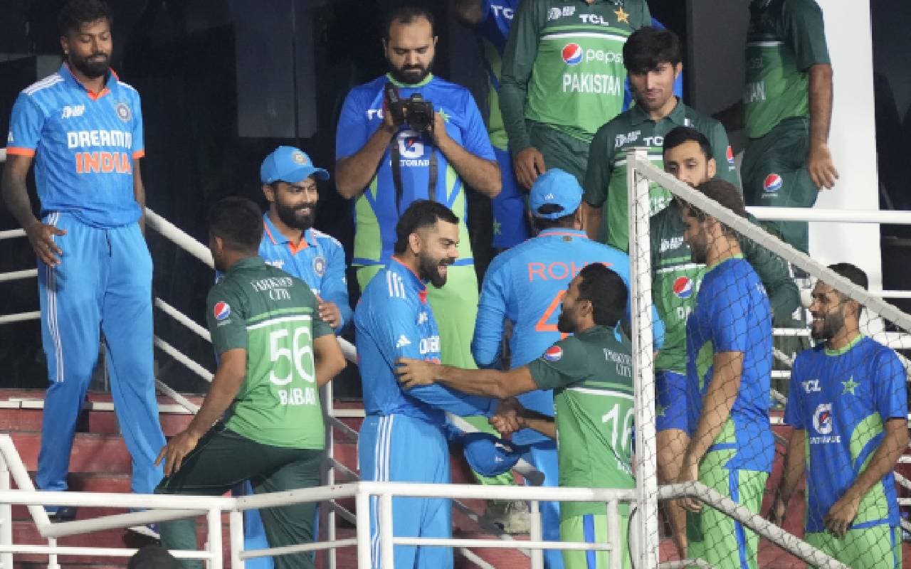 ICC World Cup 2023: पाकिस्तान ही नहीं इन टीमों से भी अबतक नहीं हारा भारत, देखें रोचक आंकड़े ICC World Cup 2023: पाकिस्तान ही नहीं इन टीमों से भी अबतक नहीं हारा भारत, देखें रोचक आंकड़े