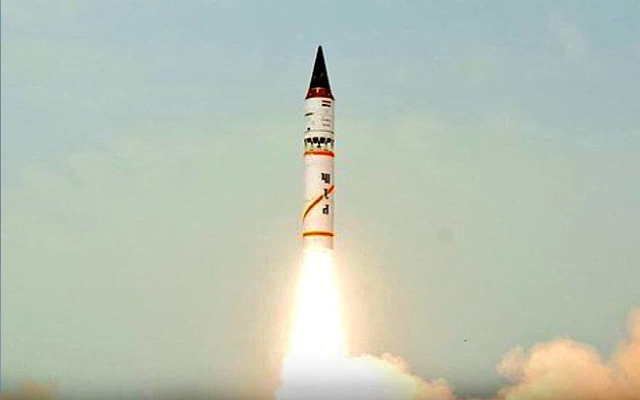 Agni-3 Missile: भारत ने अग्नि-3 मिसाइल का किया सफल प्रक्षेपण, मारक क्षमता देख कांप उठेंगे दुश्मन