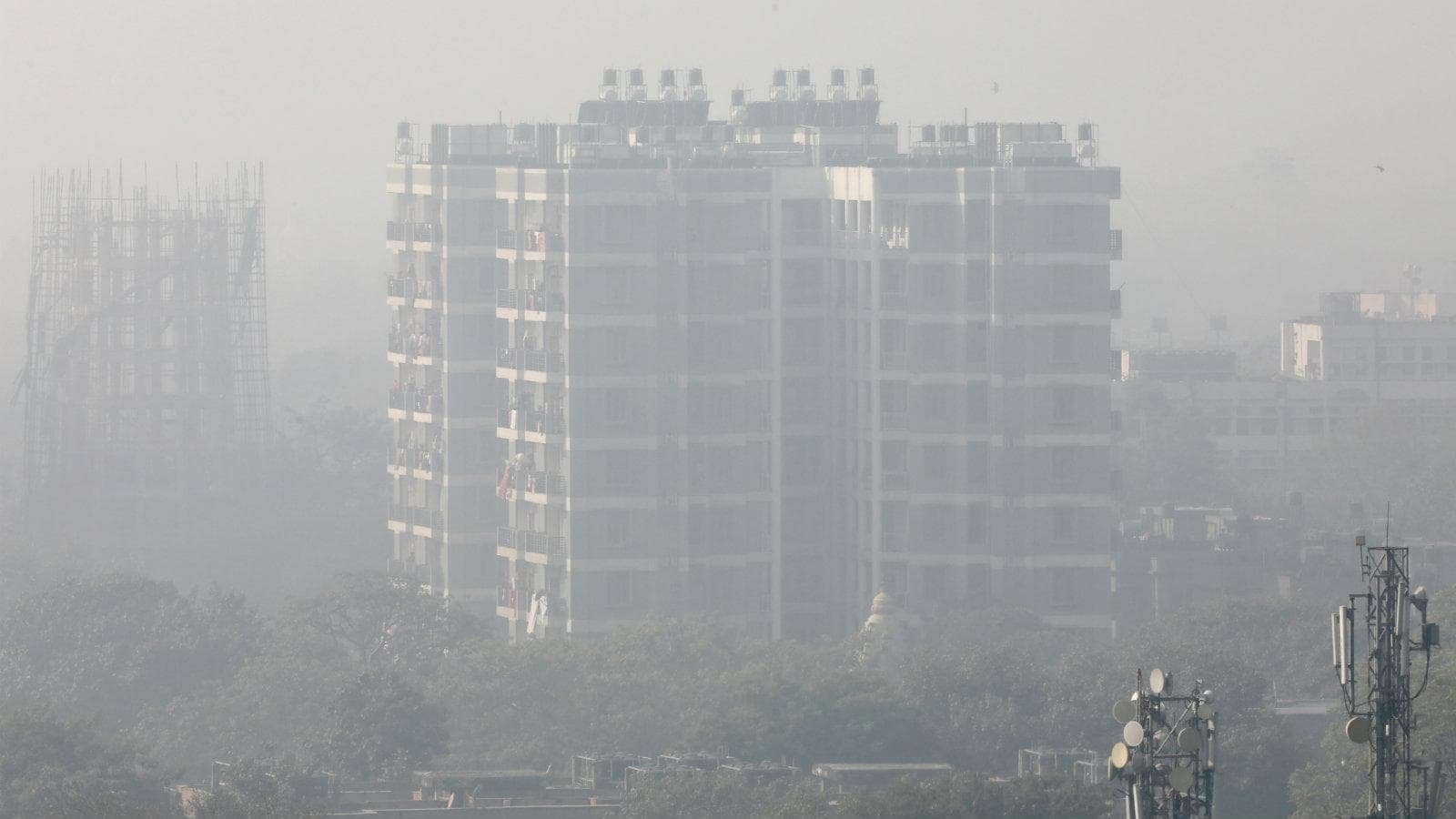 Air Pollution: नोएडा में BS-3 और BS-4 वाहनों पर रोक के बाद बदले नियम, जरूर अपडेट कर लें पॉल्यूशन सर्टिफिकेट
