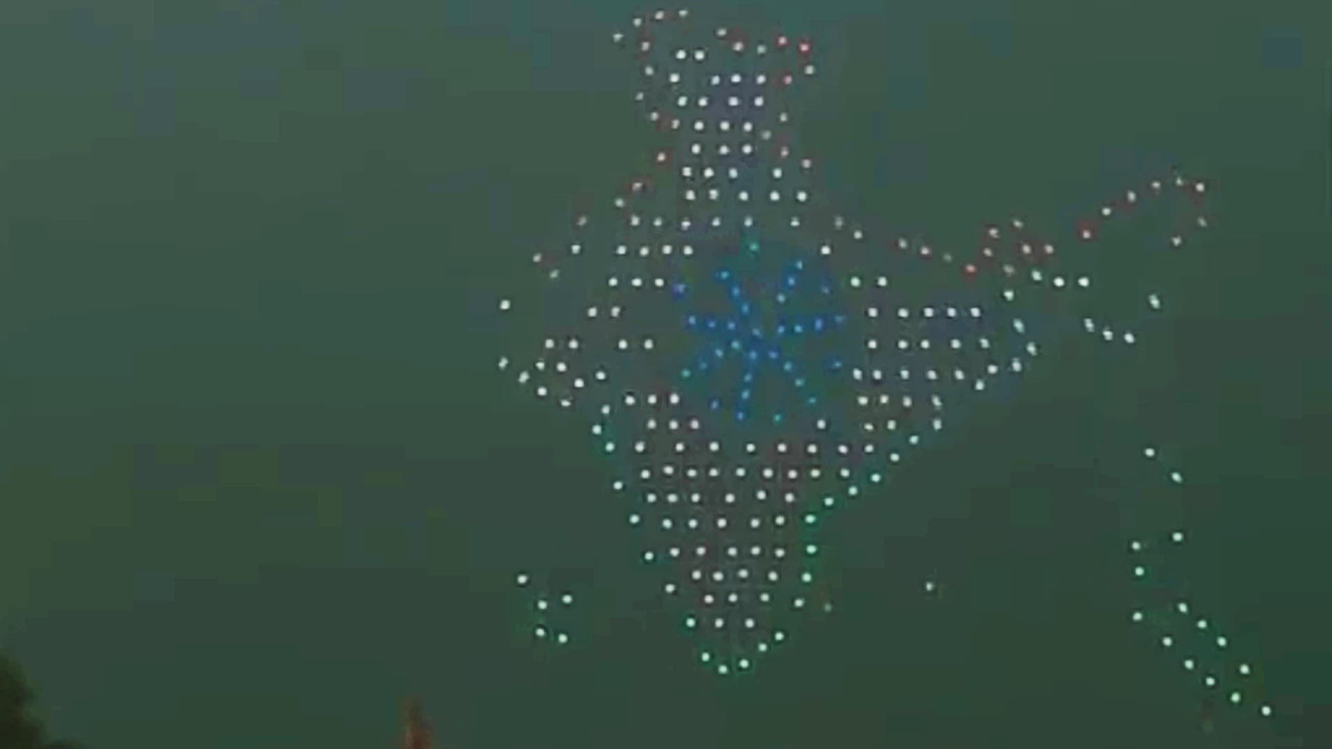 1000 स्वदेशी ड्रोन: गणतंत्र दिवस पर दिल्ली के आसमान में भारत का नक्शा, महात्मा गांधी और भी बहुत कुछ