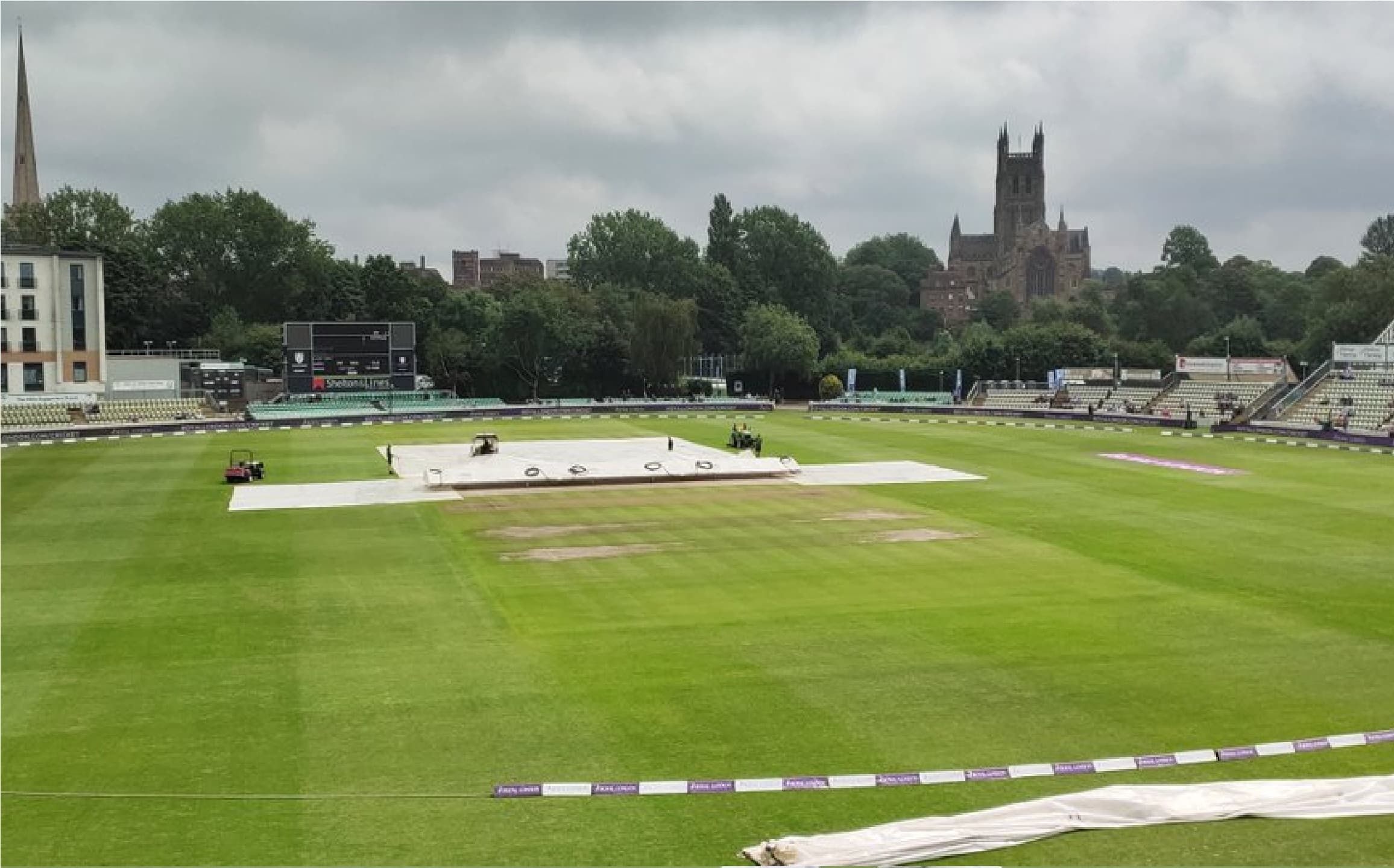 India vs England : इंग्लैंड 219 पर ढेर, भारत को मैच जीतने के लिए 220 रनों की दरकार