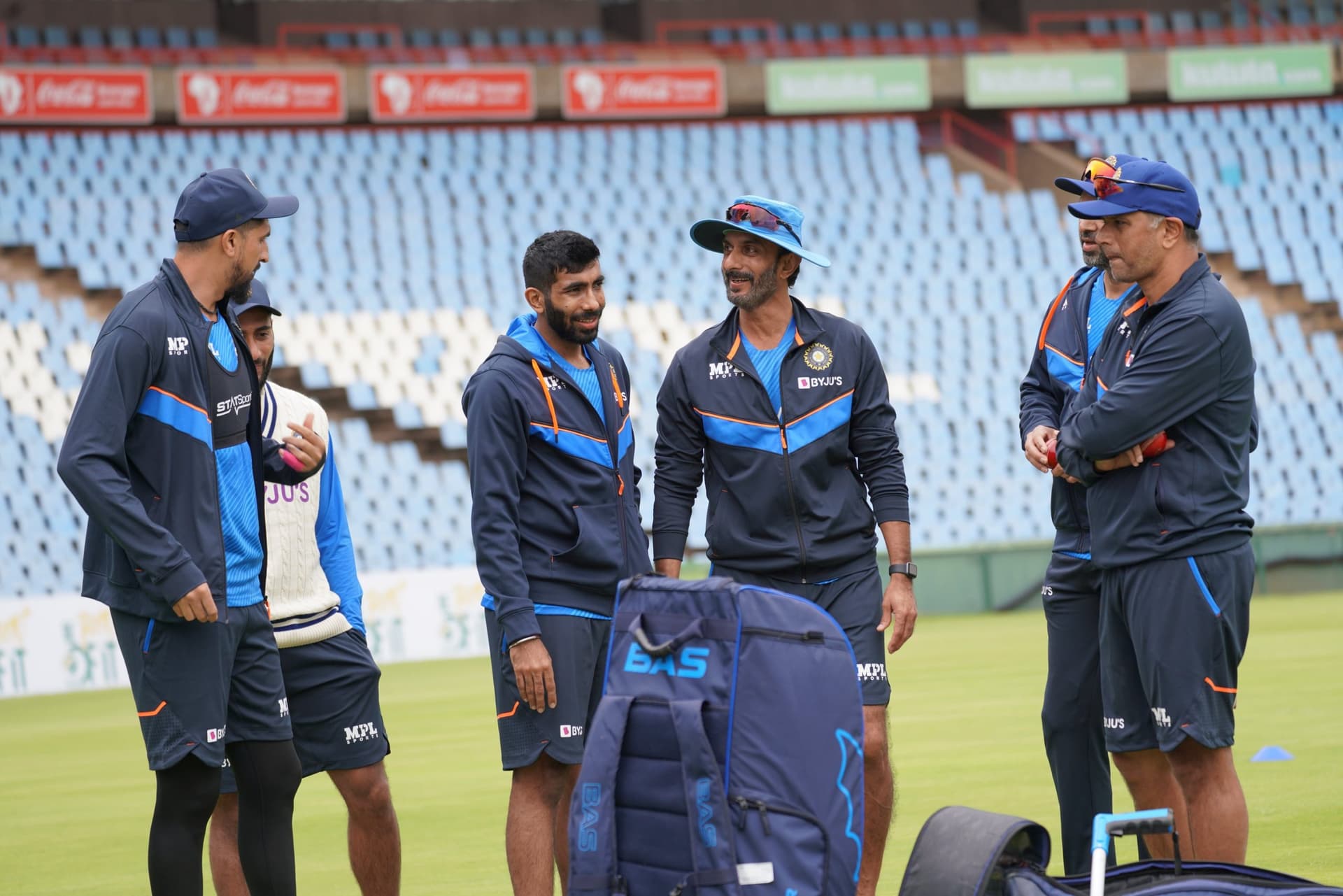 India vs South Africa: कोरोना के मामले आने के बावजूद जारी रहेगी भारत-दक्षिण अफ्रीका सीरीज, गाइडलाइन जारी India vs South Africa: कोरोना के मामले आने के बावजूद जारी रहेगी भारत-दक्षिण अफ्रीका सीरीज, गाइडलाइन जारी