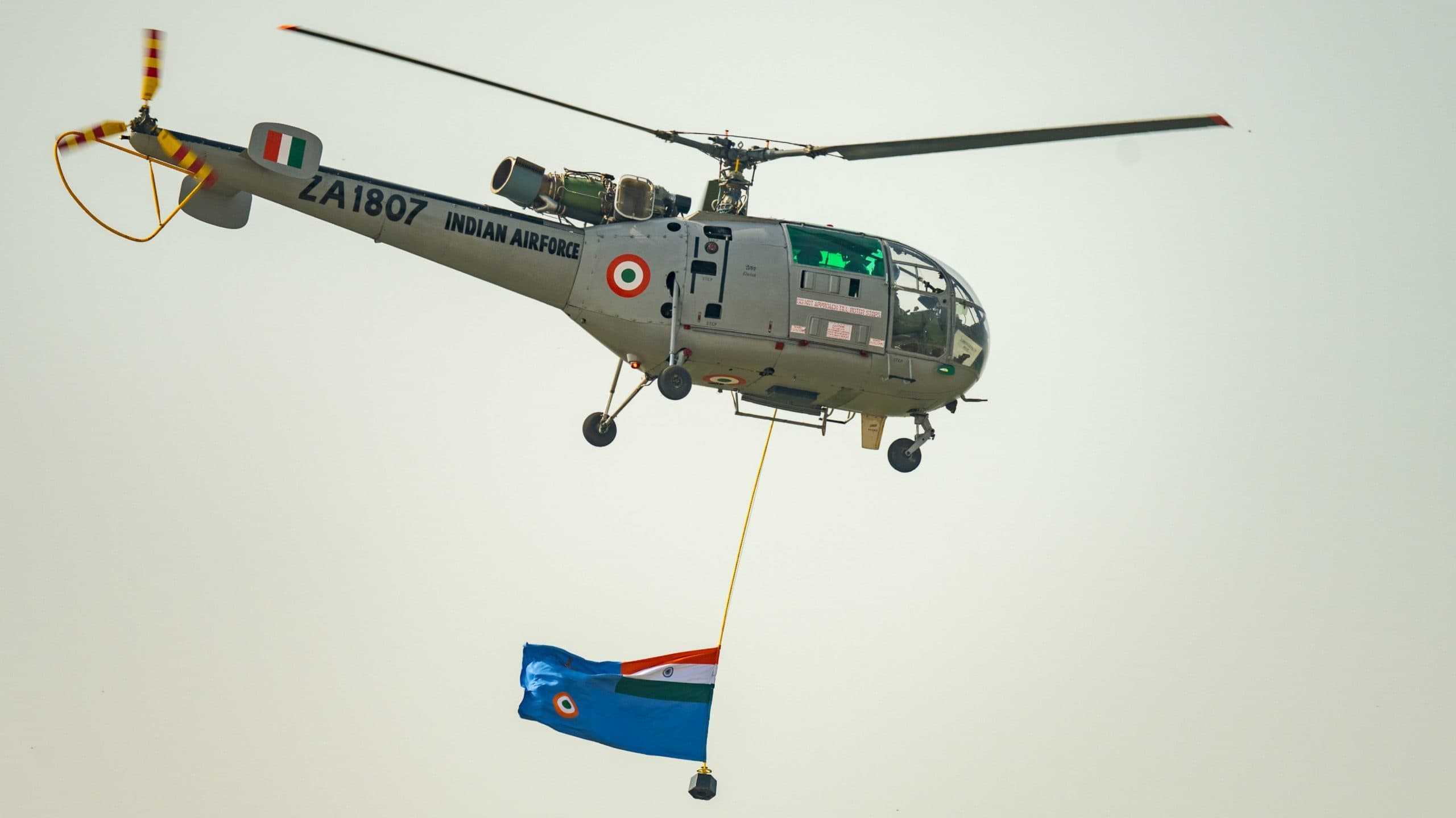 Indian Air Force day: वायु सेना प्रमुख ने नए ध्वज का किया अनावरण बोले- आधुनिक युद्ध पारंपरिक सीमाओं से परे