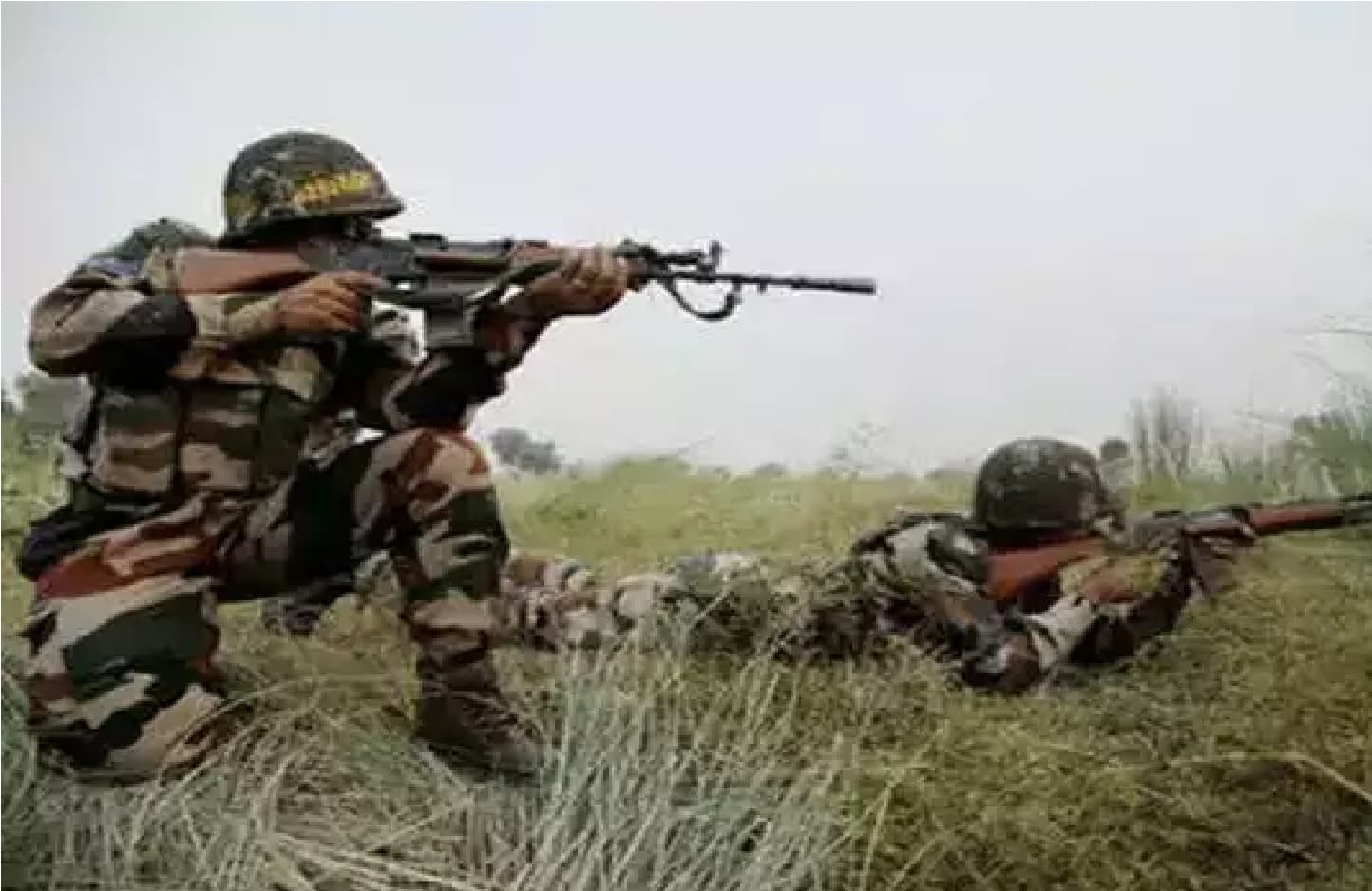 J&K : पुंछ और नौगाम सेक्टर में पाकिस्तानी सेना की भारी गोलीबारी, मोर्टार भी दागे, जवाबी कार्रवाई में सेना के जवान शहीद