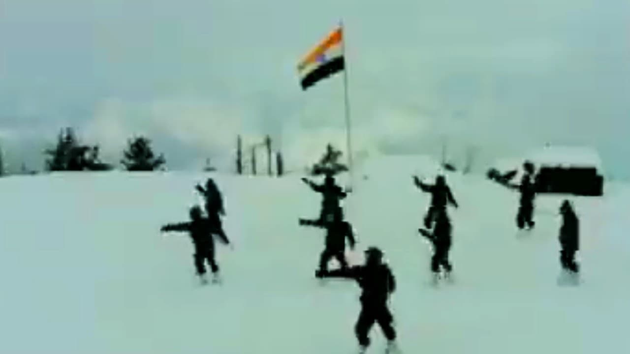 Indian Army Khukuri Dance: हाड़ गला देने वाली बर्फ में भारतीय सेना का ‘खुकुरी डांस’ आपने देखा क्या