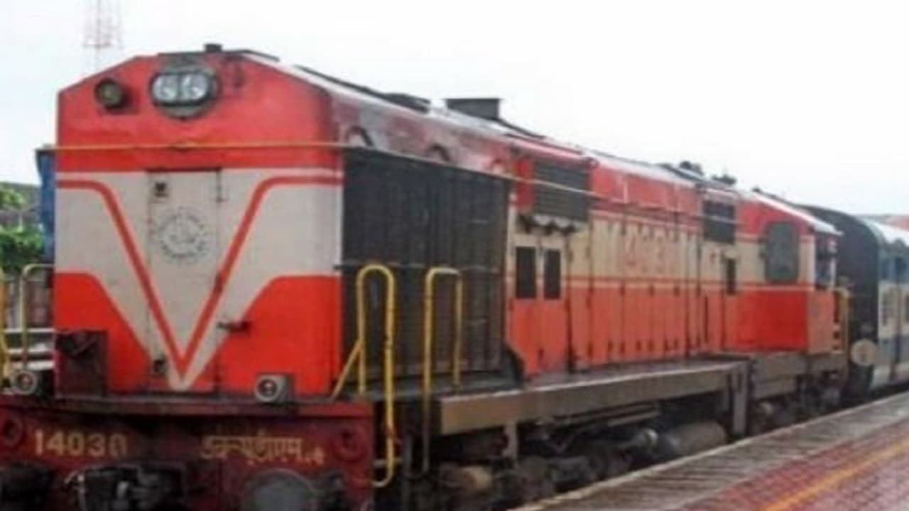 Union Budget 2022: बजट में रेल यात्रियों को किराए में नहीं मिली राहत, जानें क्या है अन्य घोषणाएं Union Budget 2022: बजट में रेल यात्रियों को किराए में नहीं मिली राहत, जानें क्या है अन्य घोषणाएं