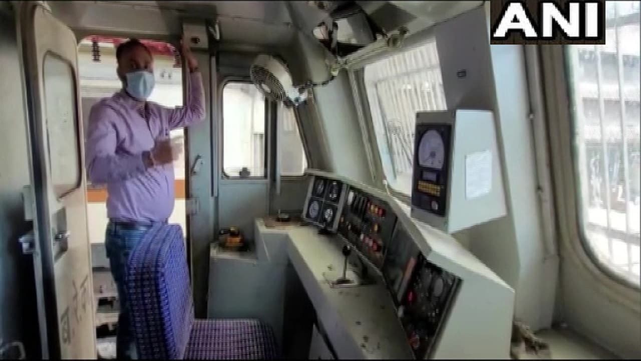 Indian Railways News: धनबाद से सिर्फ एक स्पेशल ट्रेन की घोषणा से बढ़ी परेशानी, छठ में कैसे जाएंगे अपने घर