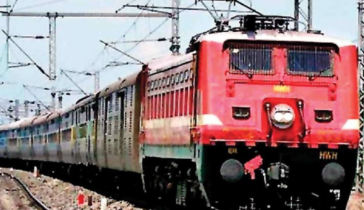 Indian Railways : रेलवे ने फिर से शुरू किया 50 ट्रेनों का परिचालन, जानिए किस रूट पर चलेगी कौन सी ट्रेन?
