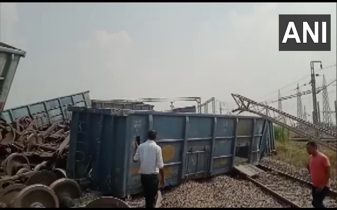 Indian Railways: यूपी में बड़ा रेल हादसा, पटरी से उतरे मालगाड़ी के 29 डिब्बे , इन ट्रेनों के बदले गए रूट