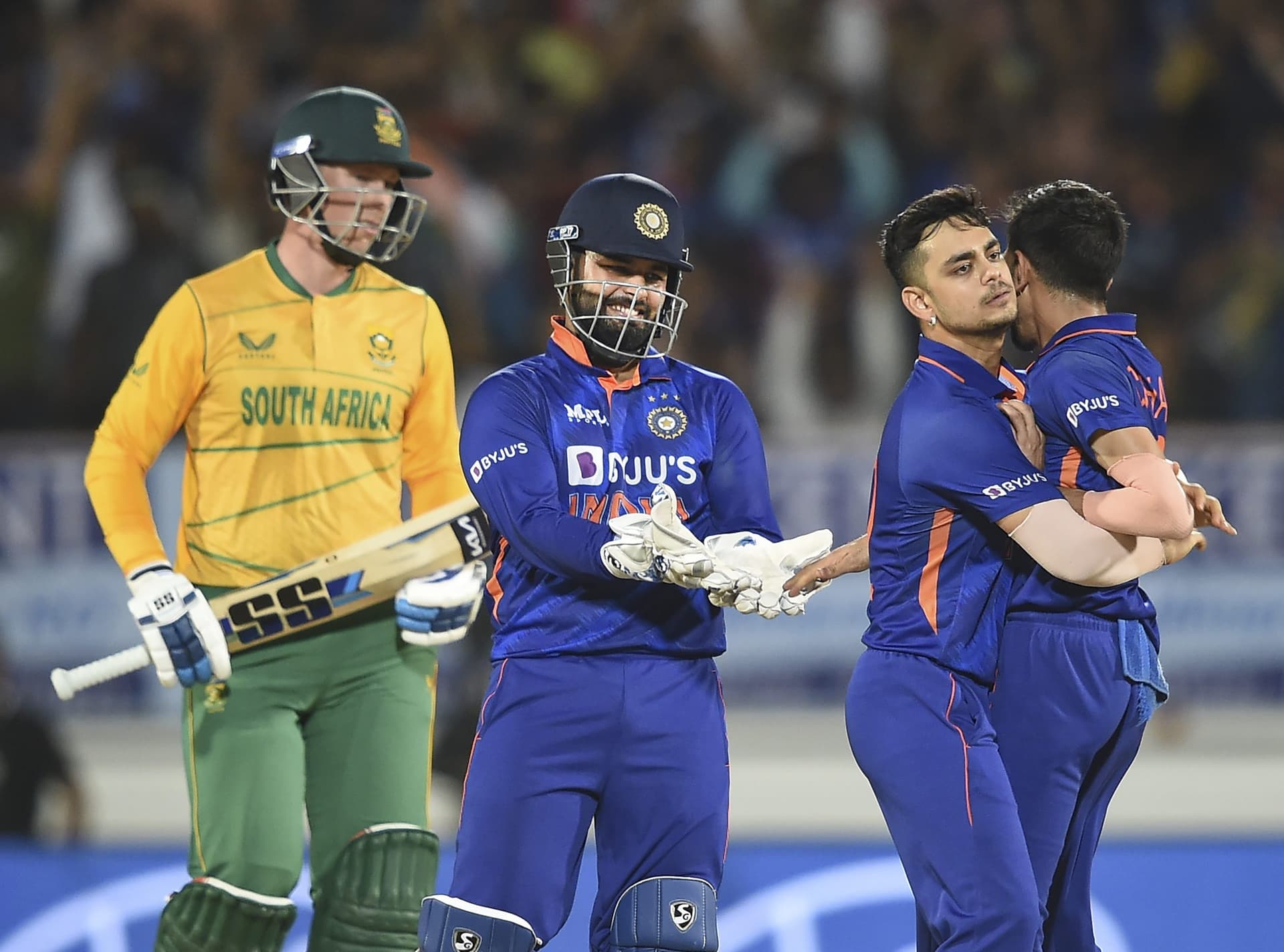 India vs South Africa: आवेश खान और कार्तिक के तूफान में उड़ा दक्षिण अफ्रीका, भारत की धमाकेदार जीत India vs South Africa: आवेश खान और कार्तिक के तूफान में उड़ा दक्षिण अफ्रीका, भारत की धमाकेदार जीत