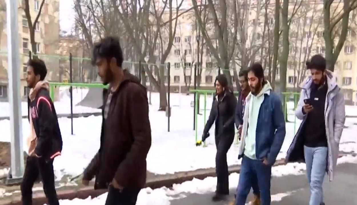 यूक्रेन में पढ़ाई कर रहे 20 हजार भारतीय छात्रों की सुरक्षा को खतरा, राष्ट्रपति सचिवालय में याचिका दायर