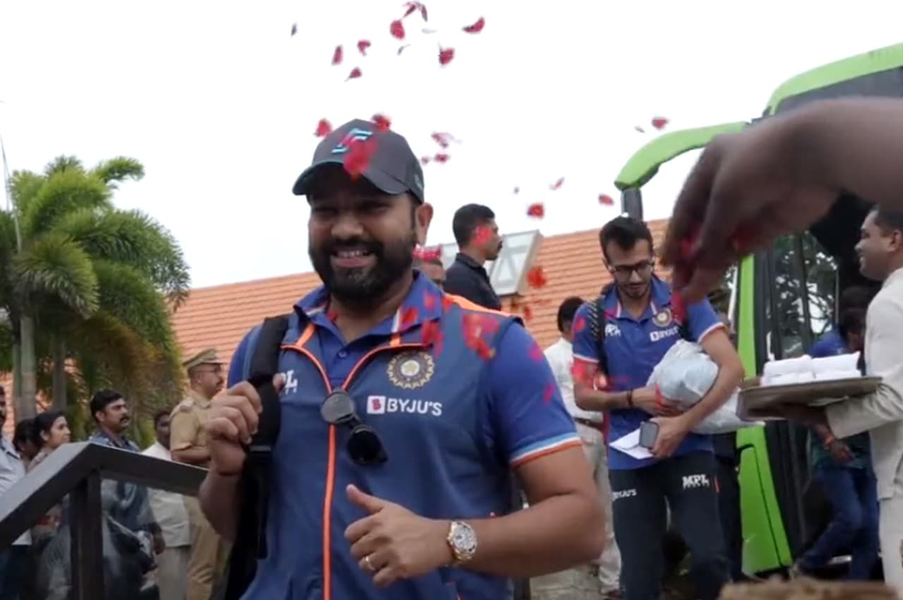 IND vs SA T20: तिरुवनंतपुरम में भारतीय खिलाड़ियों का हुआ शानदार स्वागत, बीसीसीआई ने शेयर किया VIDEO