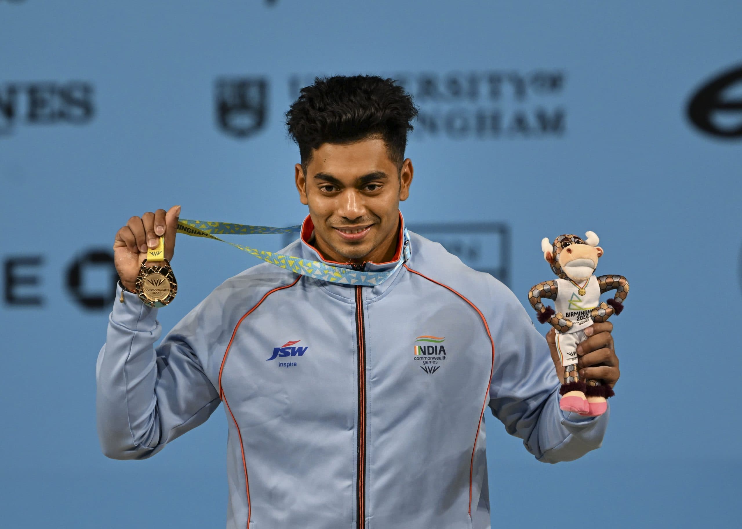 Commonwealth Games: वेटलिफ्टिंग में भारत का स्वर्णिम सफर जारी, बंगाल के अचिंता शेउली ने जीता गोल्ड मेडल