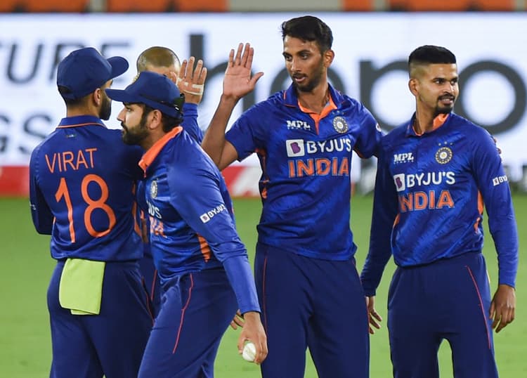 ICC Rankings: टीम इंडिया टेस्ट और टी20 में दुनिया की नंबर वन टीम, जानें पाकिस्तान का हाल