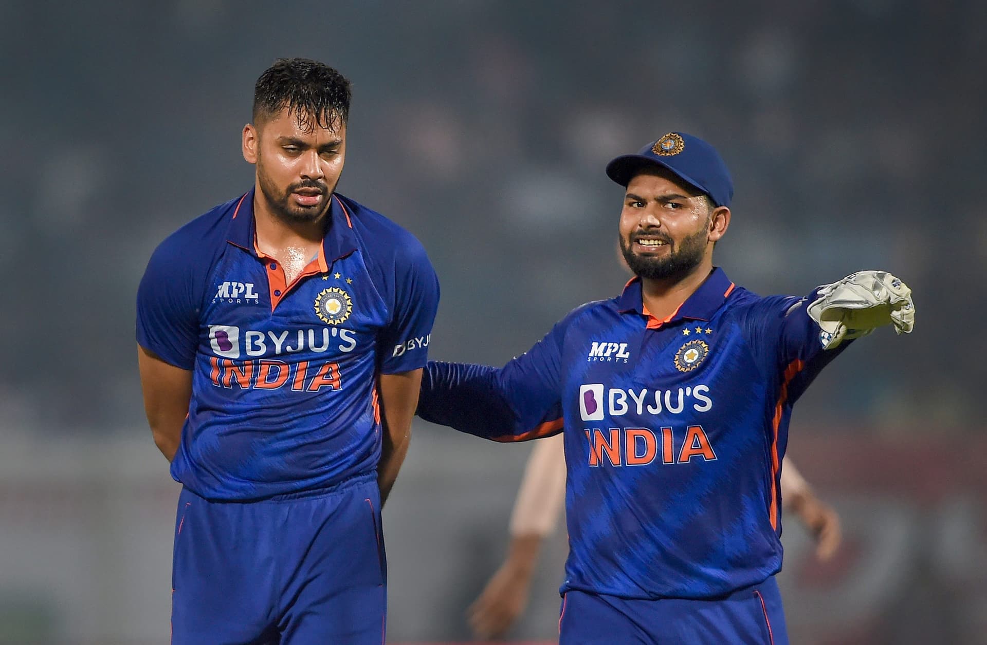 Rishabh Pant: ऋषभ पंत ने जमाया अनोखा शतक, लगातार दो हार के बाद कप्तानी में पहली जीत Rishabh Pant: ऋषभ पंत ने जमाया अनोखा शतक, लगातार दो हार के बाद कप्तानी में पहली जीत