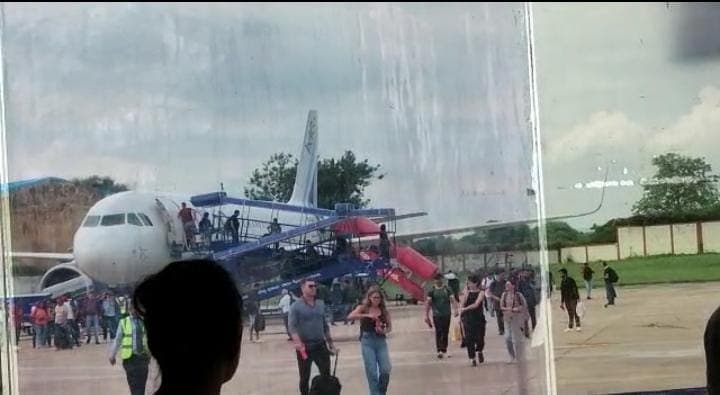 कानपुर एयरपोर्ट पर फ्लाइट का इंजन हुआ फेल, इंग्लैंड और साउथ अफ्रीका की क्रिकेट टीम सहित यात्री फंसे