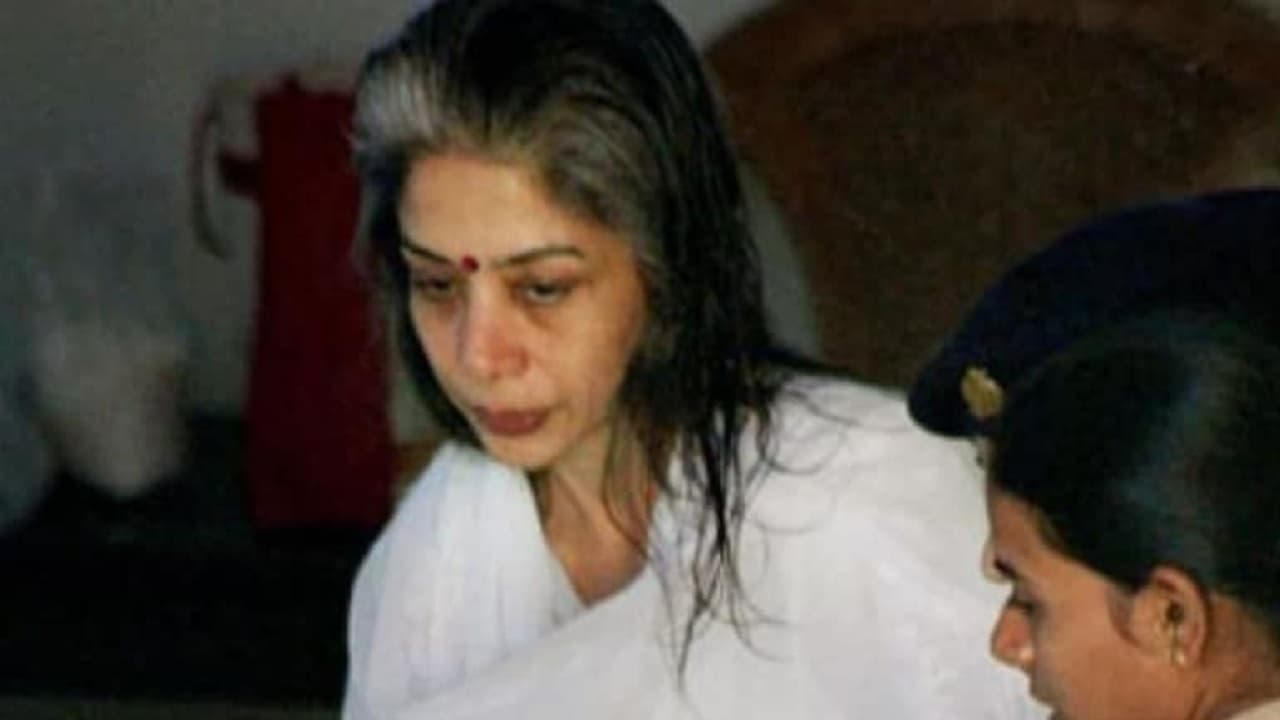 Sheena Bora Murder Case: कश्मीर में शीना बोरा से मिलीं आशा कोरके, इंद्राणी के आवेदन पर अगली सुनवाई 4 को Sheena Bora Murder Case: कश्मीर में शीना बोरा से मिलीं आशा कोरके, इंद्राणी के आवेदन पर अगली सुनवाई 4 को