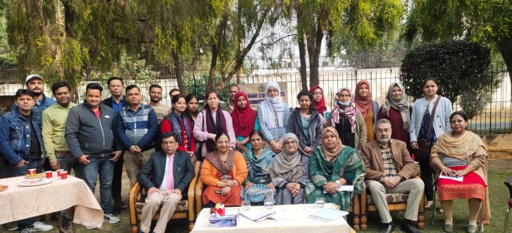Aligarh News: महिला उत्पीड़न पर एएमयू की आईसीसी कैसे लेगी एक्शन? इस अहम मुद्दे पर हुआ मंथन Aligarh News: महिला उत्पीड़न पर एएमयू की आईसीसी कैसे लेगी एक्शन? इस अहम मुद्दे पर हुआ मंथन
