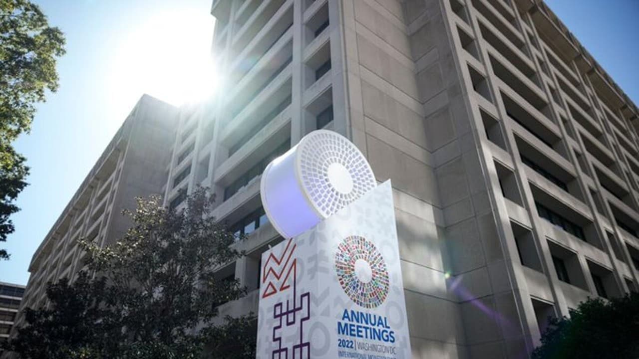 आईएमएफ ने 2022 के लिए भारत की वृद्धि दर अनुमान को घटाया, आर्थिक गतिविधियां और मांग में आई कमजोरी