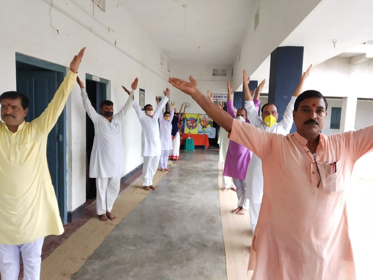 झारखंड : गढ़वा में अंतरराष्ट्रीय योग दिवस तैयारियां, सरस्वती विद्या मंदिर में चल रही प्रैक्टिस