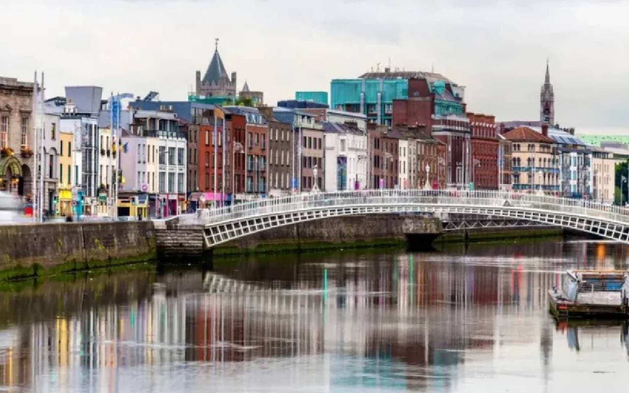 इस देश में बसने वालों को मिलेंगे 71 लाख रुपये, बस करनी होगा ये काम . . .