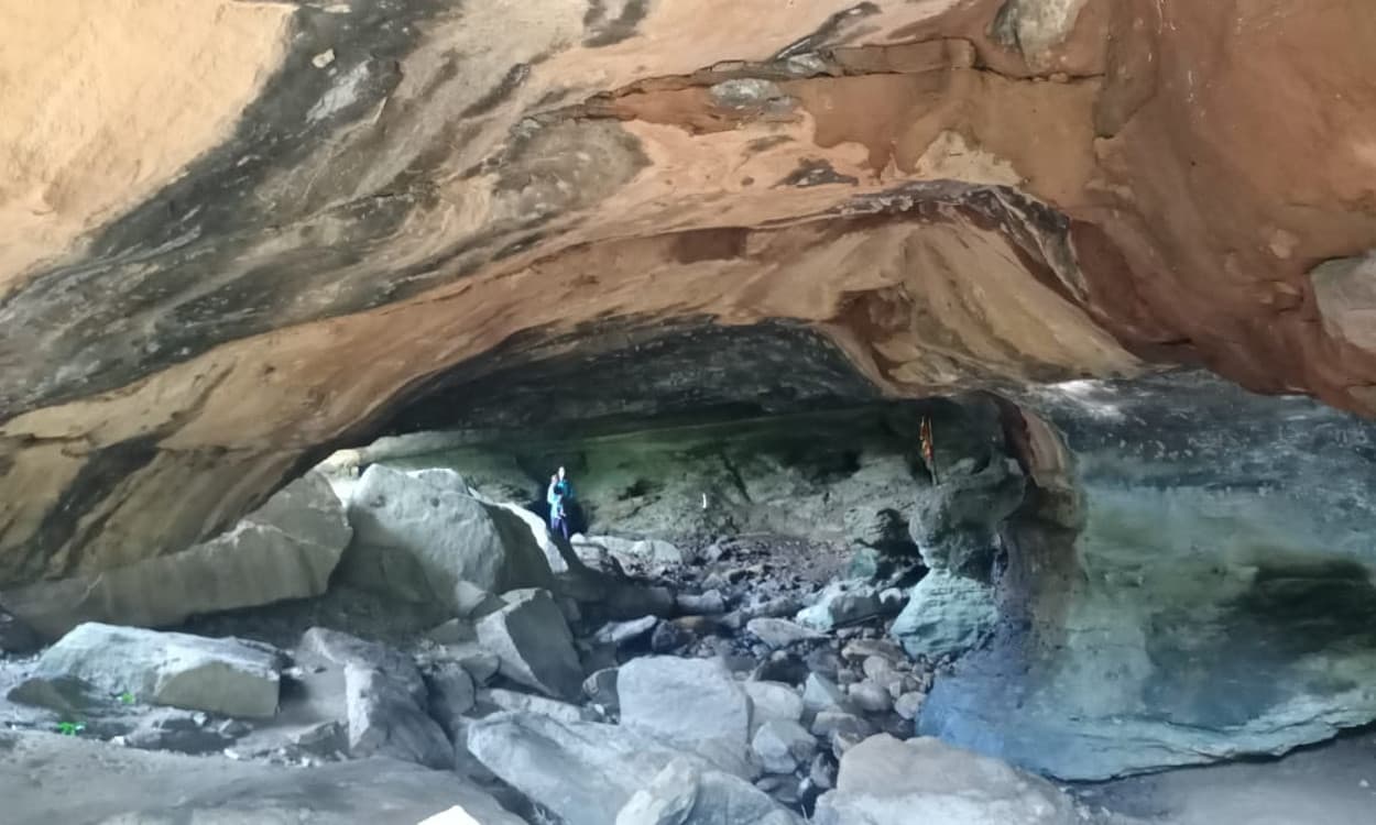 बड़कागांव के इसको गुफा को संरक्षण की जरूरत, मिटती जा रही है रॉक पेंटिंग का अस्तित्व