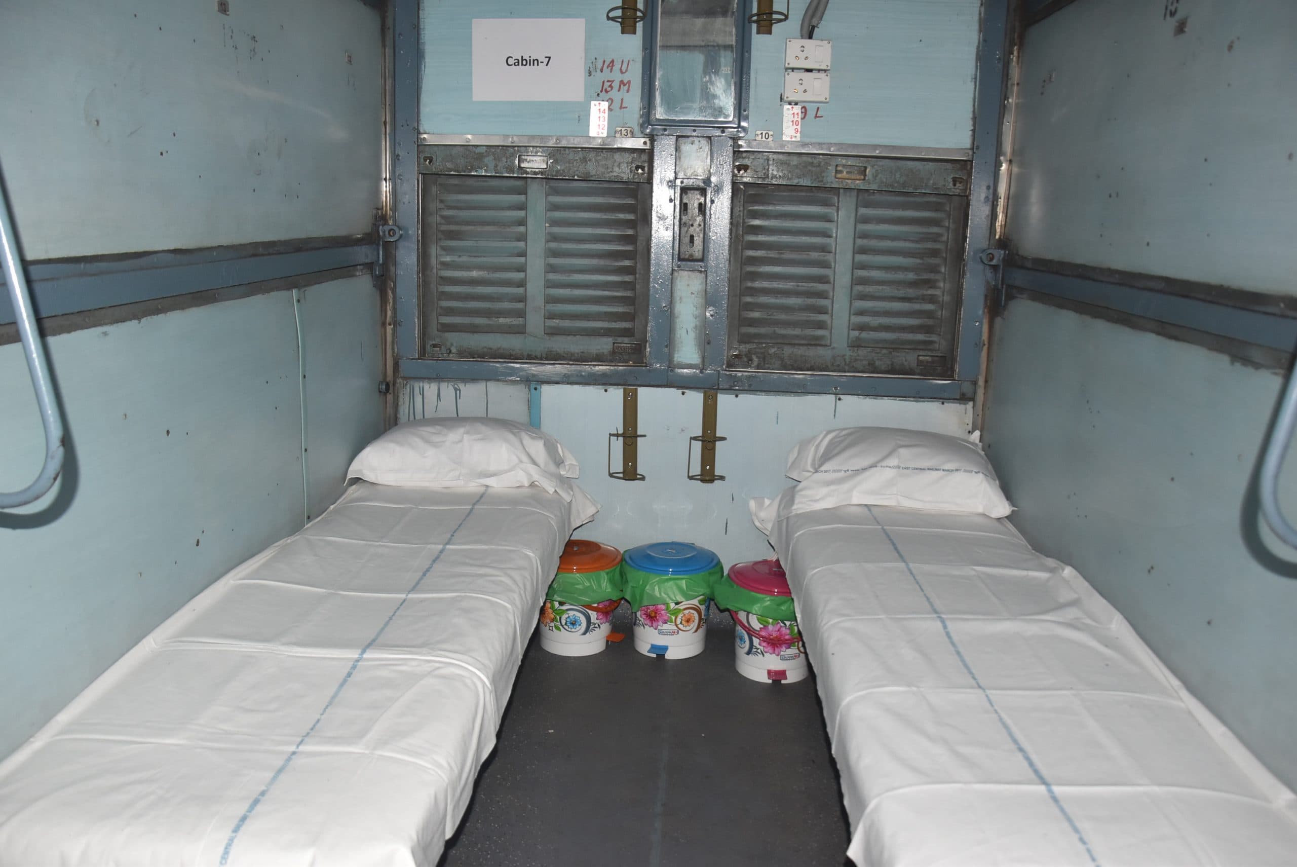 कोरोना से जंग : रेलवे ने तैयार किया 40 हजार आइसोलेशन बेड, 2500 कोचों को बनाया अस्पताल