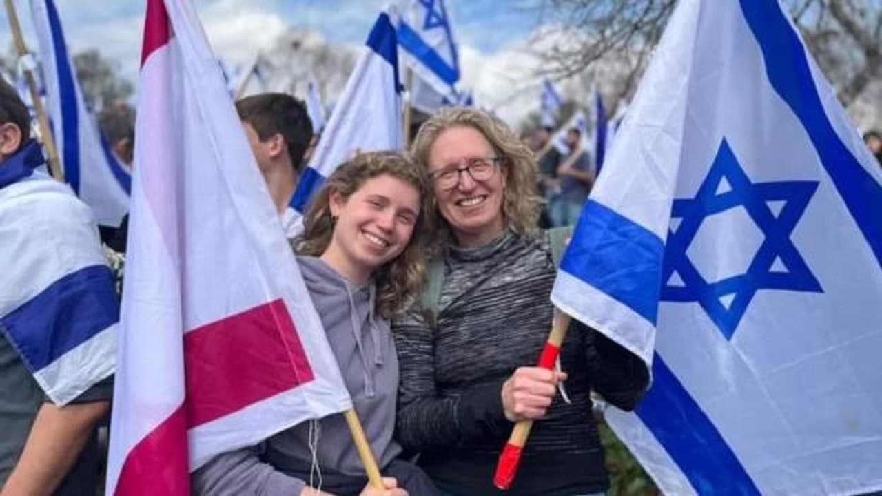 Israel में सरकार के खिलाफ एकजुट हुए हजारों लोग, जानिए किस वजह से हो रहा विरोध