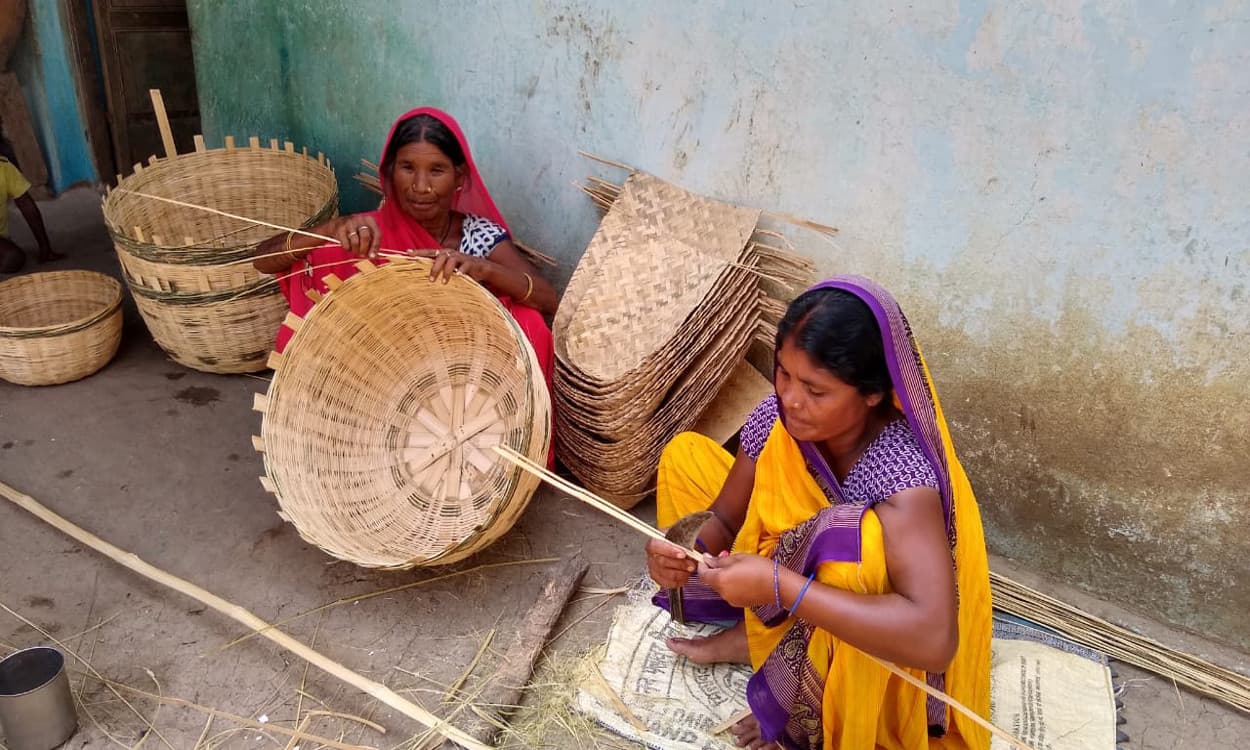 तुरी जाति के पारंपरिक व्यवसाय पर मंडरा रहा खतरा, बांस के बने सामानों की बिक्री में आयी  गिरावट