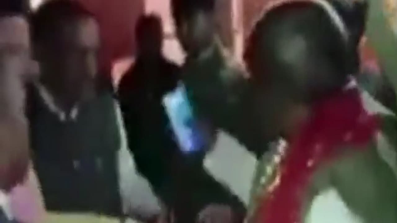 कुढ़नी उपचुनाव: बूथ कैप्चरिंग के आरोप पर BJP-JDU प्रत्याशी भिड़े, देखें वायरल वीडियो