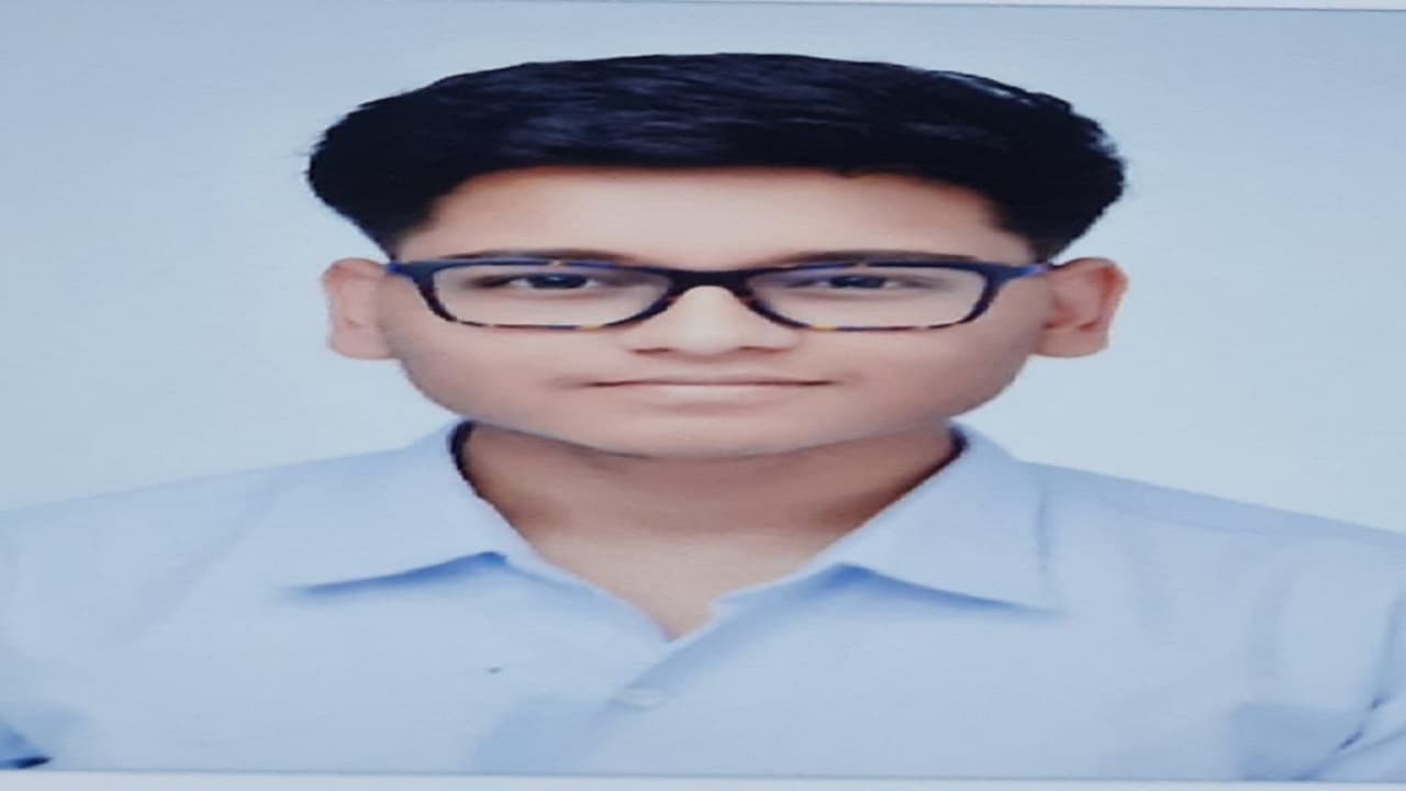 JEE Main Result 2022: जमशेदपुर के सृजन रंजन बने कोल्हान टॉपर, JEE एडवांस का ये है प्लान