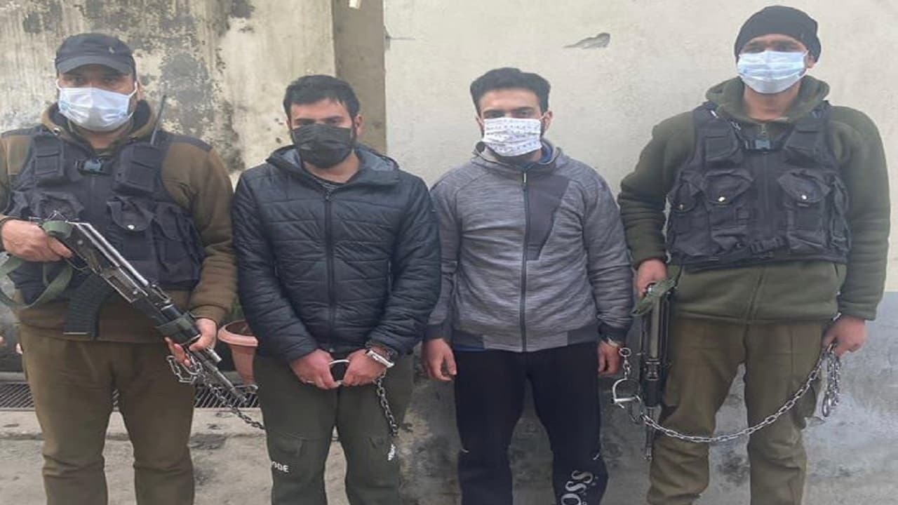 जम्मू-कश्मीर: श्रीनगर में ग्रेनेड से हमला मामले में 2 आरोपी गिरफ्तार, दो लोगों की हुई थी मौत