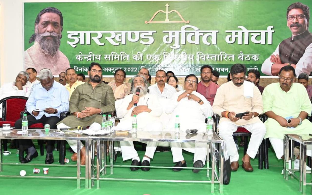 JMM के मंथन शिविर में हेमंत सोरेन ने कार्यकर्ताओं में भरा जोश, कहा- हर वक्त लड़ने के लिए रहें तैयार