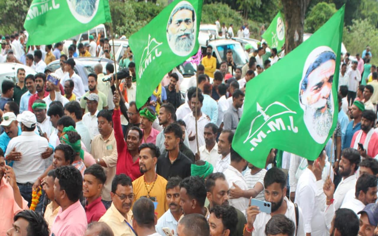 डुमरी उपचुनाव रिजल्ट : लगातार पांचवीं बार झामुमो ने जीत का लहराया परचम, झूमें कार्यकर्ता