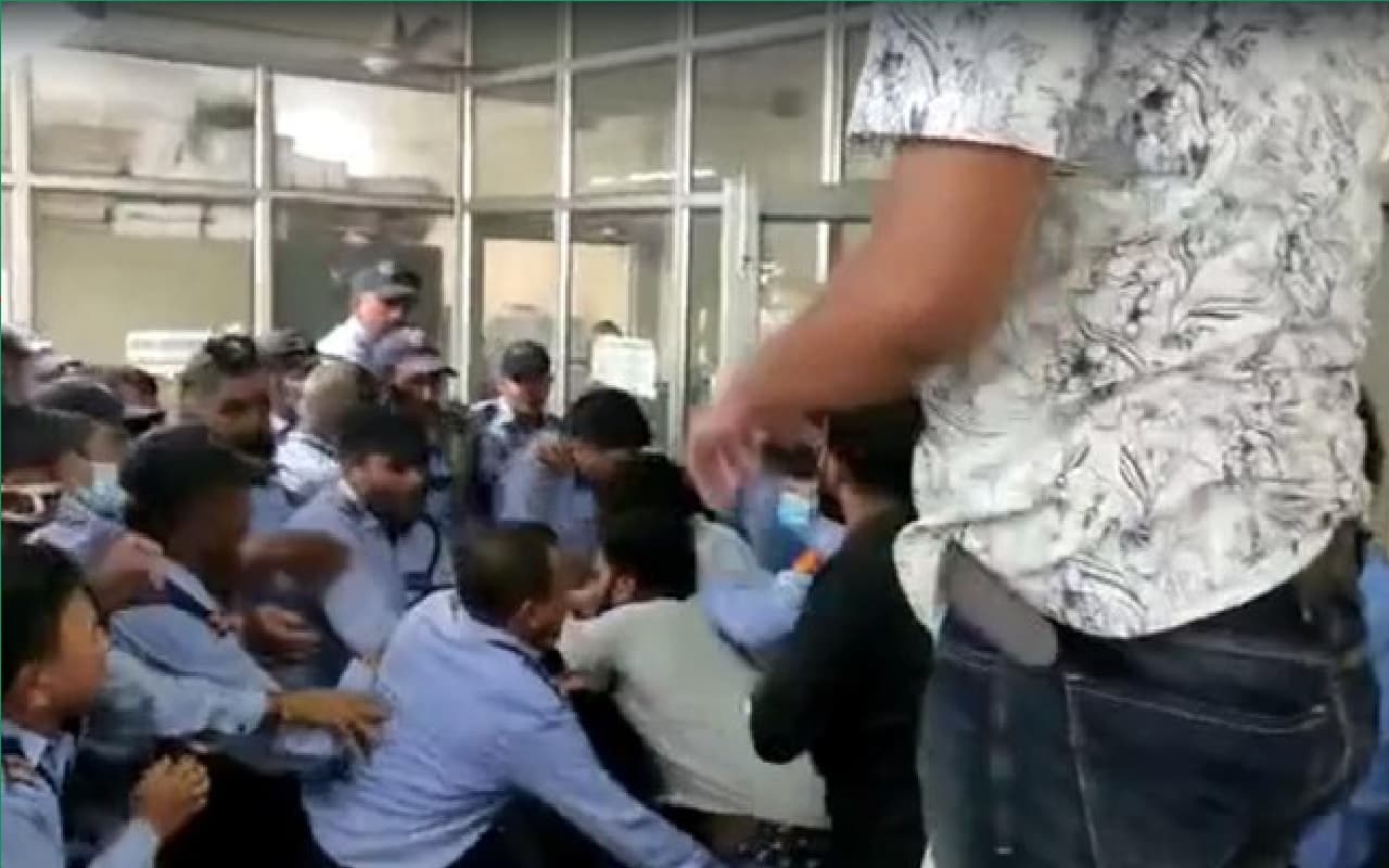 JNU में स्कॉलरशिप मांगने गये छात्रों को सुरक्षा कर्मियों ने पीटा, एबीवीपी का दावा- अध्यक्ष सहित 12 घायल