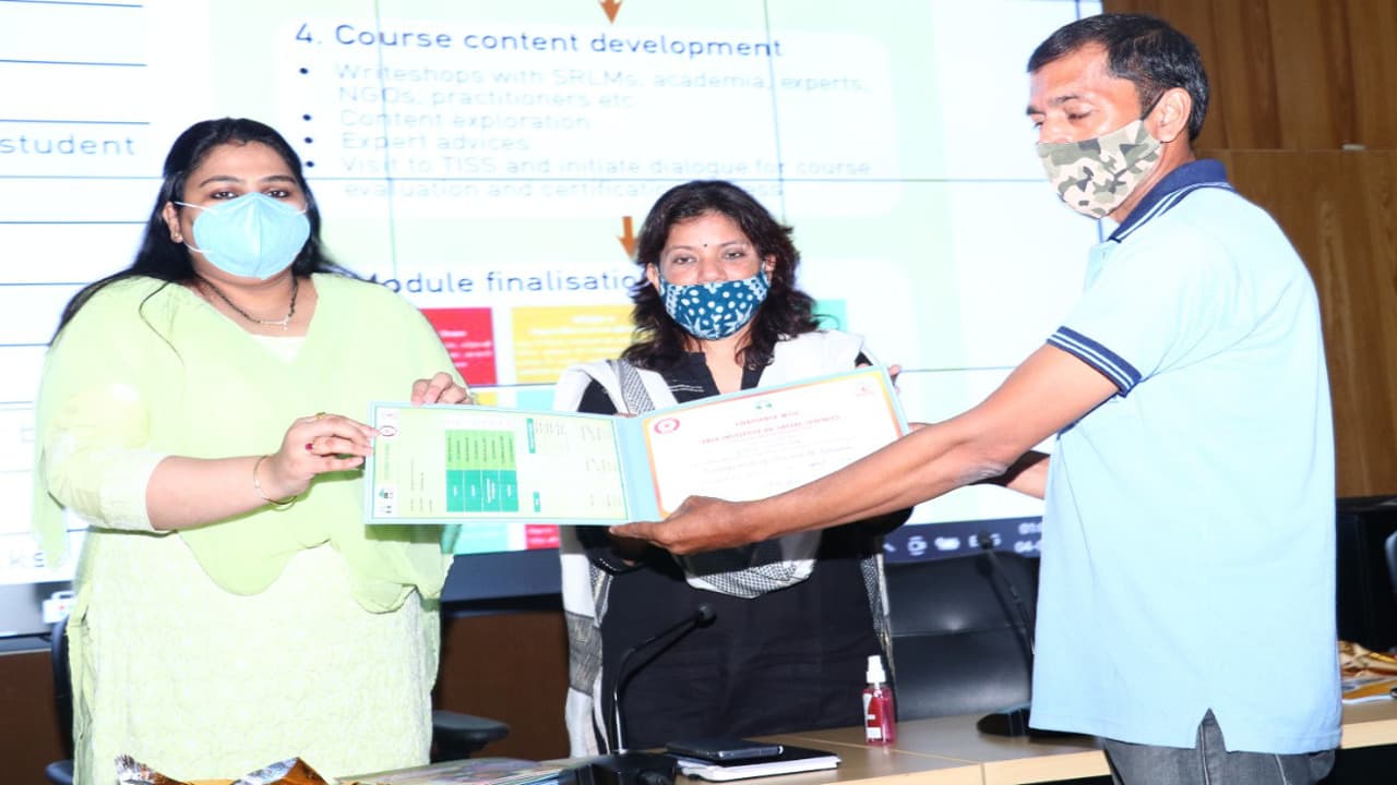 ई-लर्निंग कोर्स के सफल छात्र हुए सम्मानित, नैन्सी सहाय बोली- शॉर्ट टर्म कोर्स को प्रोत्साहन देने की है जरूरत