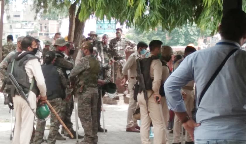 बिहार: स्कॉर्पियो ने बाइक सवार को मारी टक्कर, आक्रोशित लोगों ने पुलिस टीम पर किया पथराव