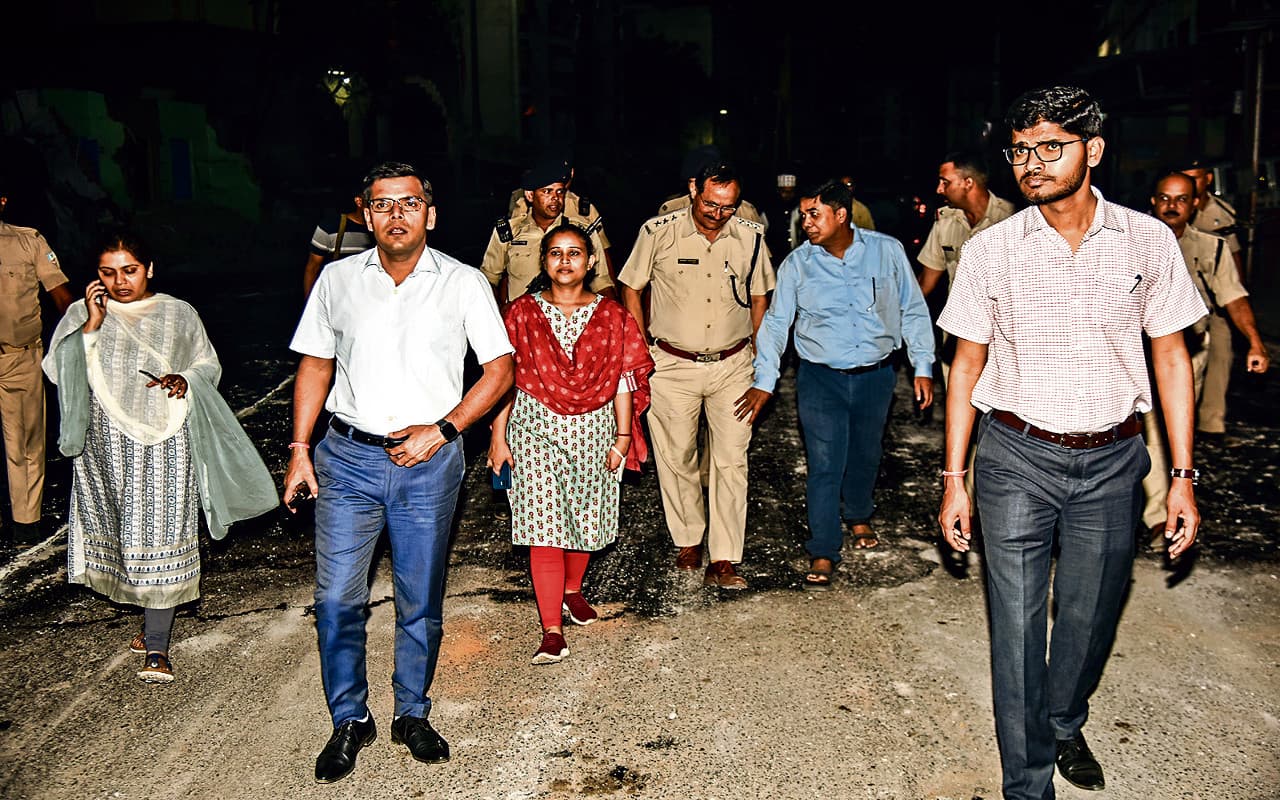 जमशेदपुर के शास्त्रीनगर में शांति बहाल, डीसी-एसएसपी ने लिया जायजा, बीजेपी का प्रशासन पर परेशान करने का आरोप