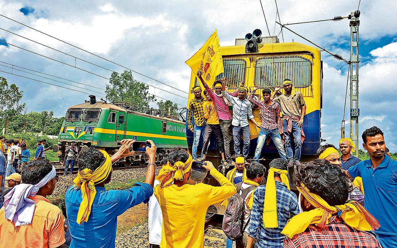 कुड़मी रेल रोको आंदोलन : झारखंड-ओडिशा में रेल चक्का जाम, बंगाल में शांति