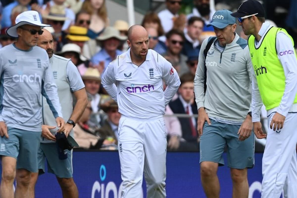 Eng vs NZ, 1st Test: इंग्लैंड के गेंदबाज जैक लीच को लगी सिर में चोट, रिप्लेसमेंट में आया यह खिलाड़ी
