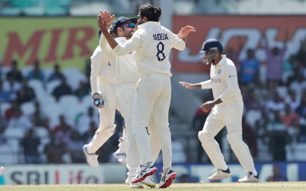 IND vs AUS Test: रवींद्र जडेजा ने चोट के कारण हथेली पर लगाया मरहम, सोशल मीडिया पर छिड़ गयी बहस