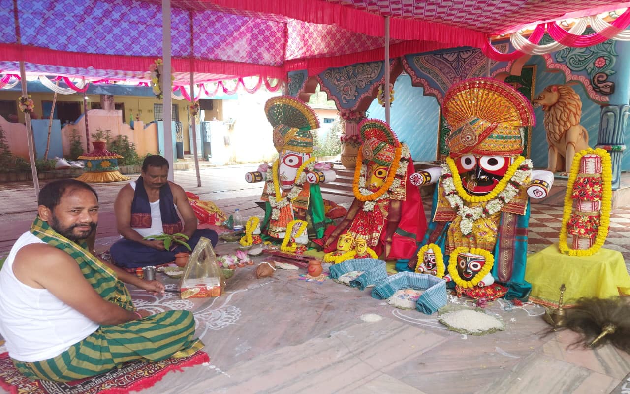 Photos: जय जगन्नाथ के जयघोष के साथ हरिभंजा में निकली प्रभु जगन्नाथ की रथयात्रा, श्रद्धालुओं की उमड़ी भीड़