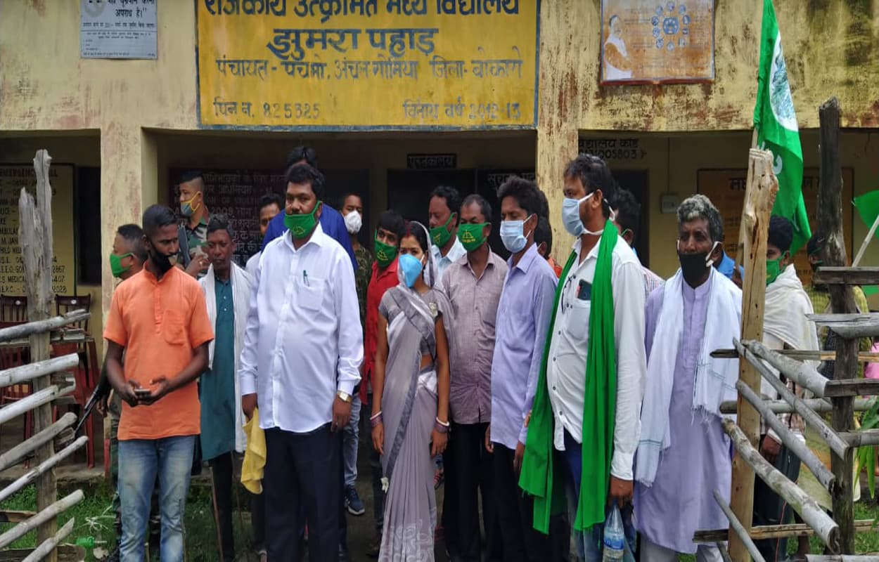 खबर का असर : झारखंड के शिक्षा मंत्री पहुंचे उग्रवाद प्रभावित झुमरा पहाड़, कहा- हर हाल में होगी हाई स्कूल की स्थापना